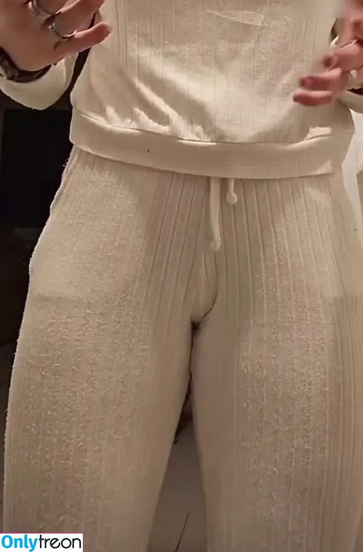 einfachnurchristiinaa nude photo #0063 (einfachnurchristiinaa)