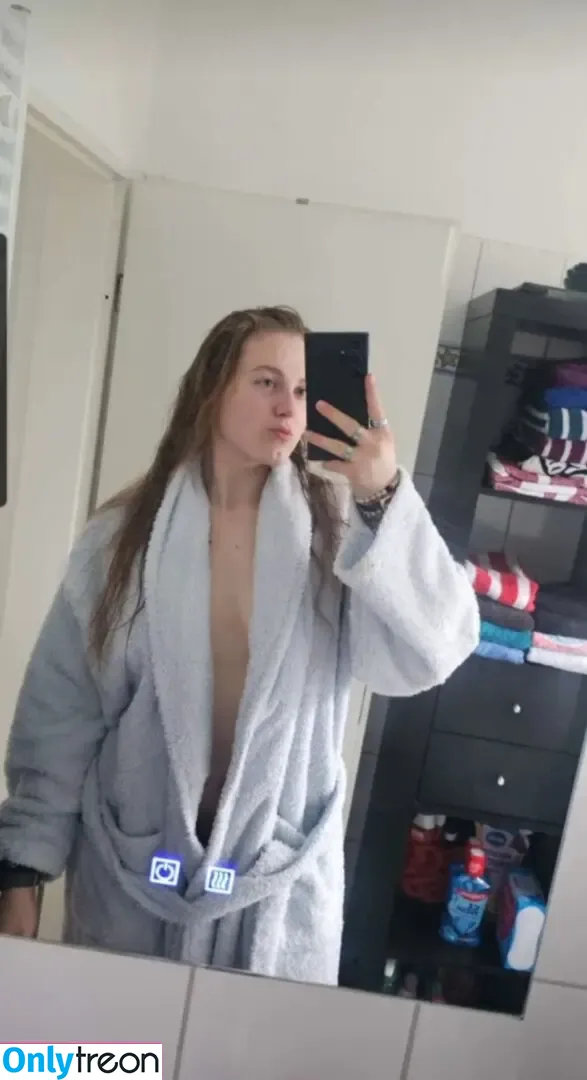 einfachnurchristiinaa nude photo #0065 (einfachnurchristiinaa)