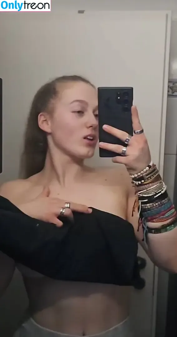 einfachnurchristiinaa nude photo #0080 (einfachnurchristiinaa)