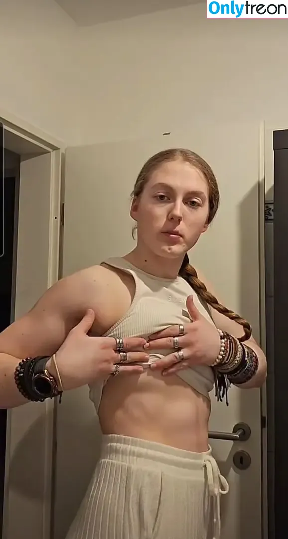 einfachnurchristiinaa nude photo #0110 (einfachnurchristiinaa)