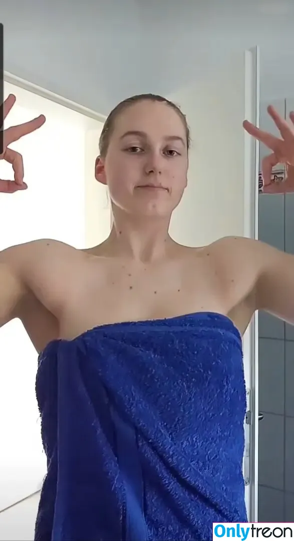 einfachnurchristiinaa nude photo #0114 (einfachnurchristiinaa)