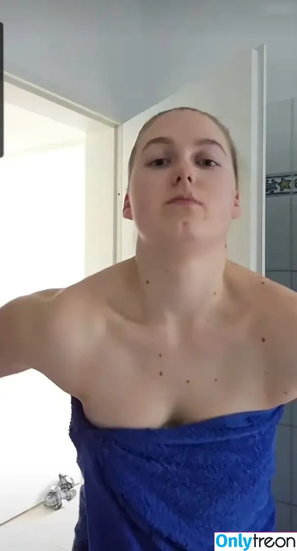 einfachnurchristiinaa nude photo #0116 (einfachnurchristiinaa)