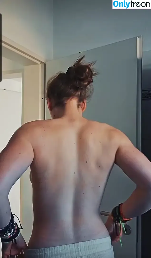 einfachnurchristiinaa nude photo #0121 (einfachnurchristiinaa)