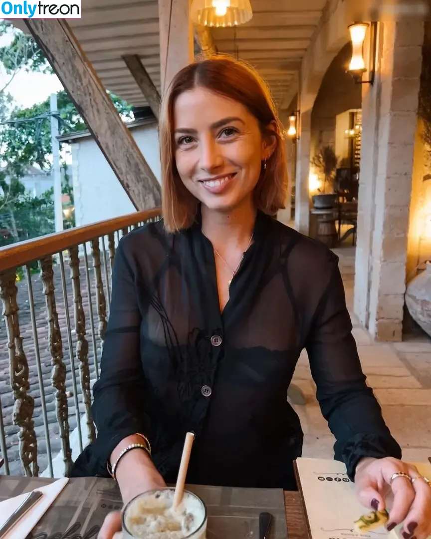Elayna Carausu голая photo #0001 (Sailing La Vagabonde / elayna.carausu)