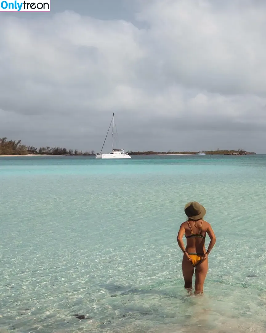 Elayna Carausu nude photo #0015 (Sailing La Vagabonde / elayna.carausu)