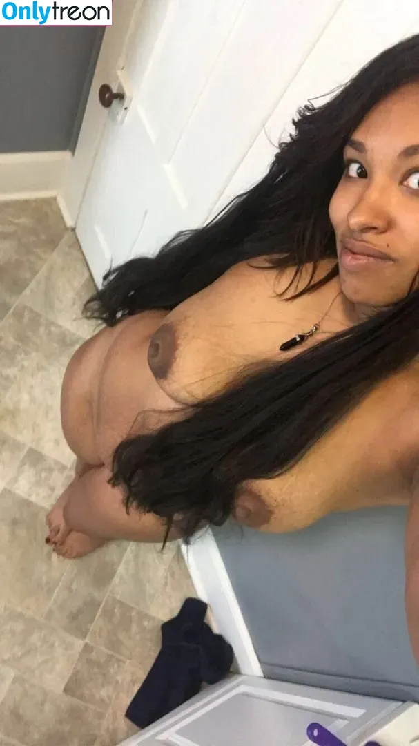 Elaynah nude photo #0013 (nyqueen91)