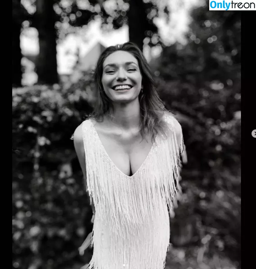 Eleanor Tomlinson nude photo #0053 (eleanortomlinson)