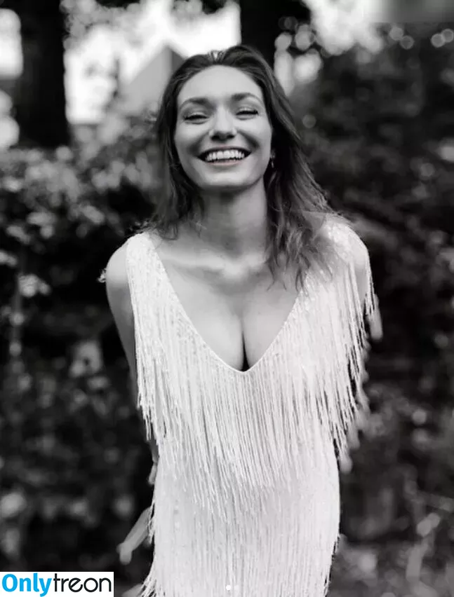 Eleanor Tomlinson nude photo #0091 (eleanortomlinson)