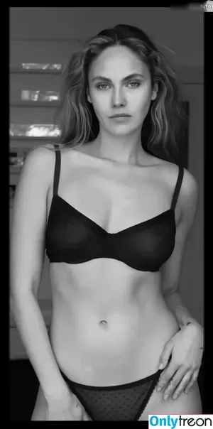 Elena Carrière / elenacarriere nude photo #0046