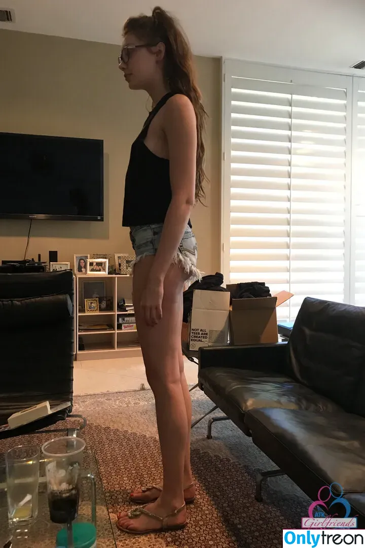 Elena Koshka nude photo #0598 (elenakoshkaxoxo / therealelenakoshka)