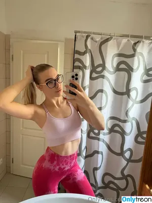 elinka18 / elinatwitch nude photo #0018