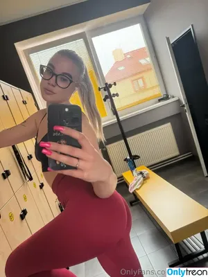 elinka18 / elinatwitch nude photo #0079