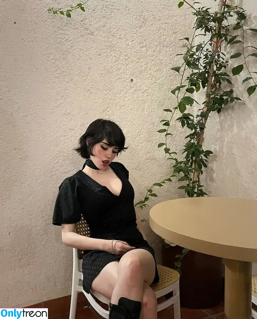 elinoiiddx nude photo #0027 (nereiddax)