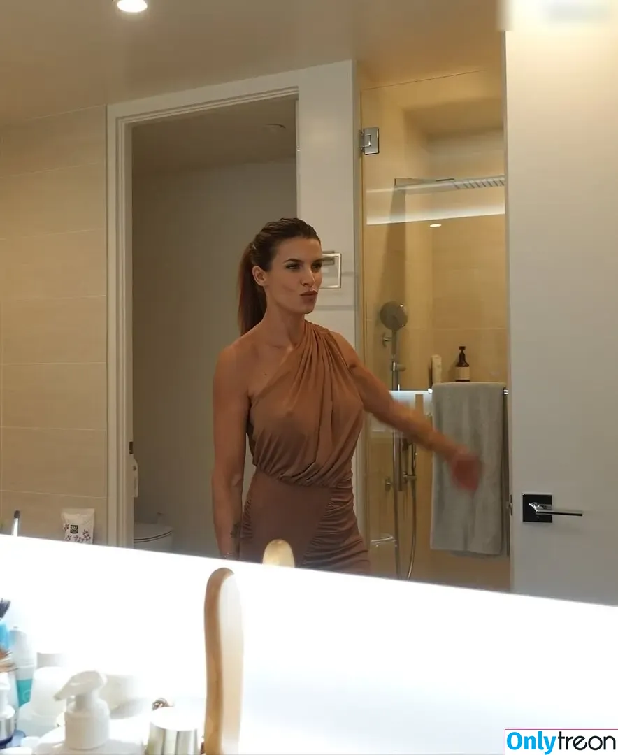 Elisabetta Canalis nude photo #1263 (JustElisabetta / littlecrumb_)