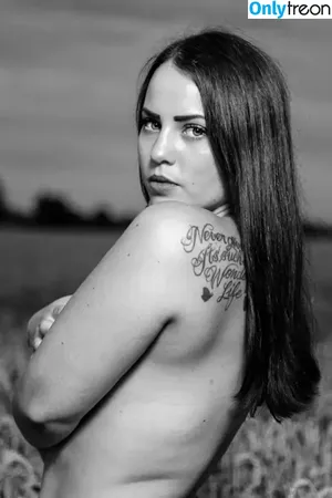 Elisaofficialx / tasasiatras фото голая #0005