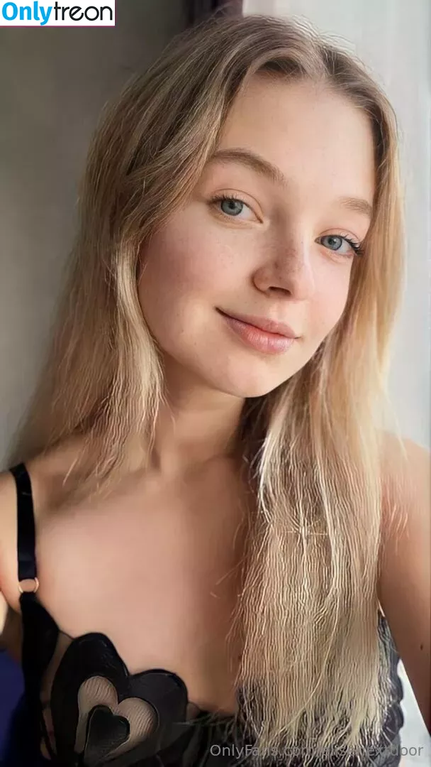 elisenextdoor голая photo #0207 (elise_outside)