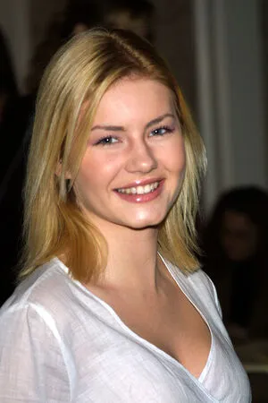 Elisha Cuthbert / Girl Next Door / elishaphaneuf nude photo #0104