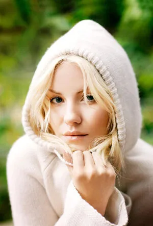 Elisha Cuthbert / Girl Next Door / elishaphaneuf nude photo #0162