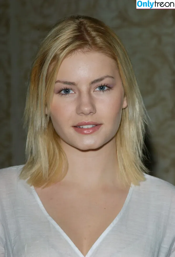 Elisha Cuthbert nude photo #0102 (Girl Next Door / elishaphaneuf)