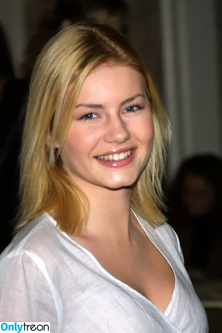 Elisha Cuthbert nude photo #0104 (Girl Next Door / elishaphaneuf)