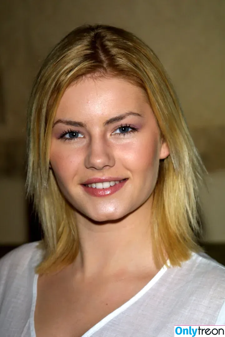 Elisha Cuthbert nude photo #0108 (Girl Next Door / elishaphaneuf)