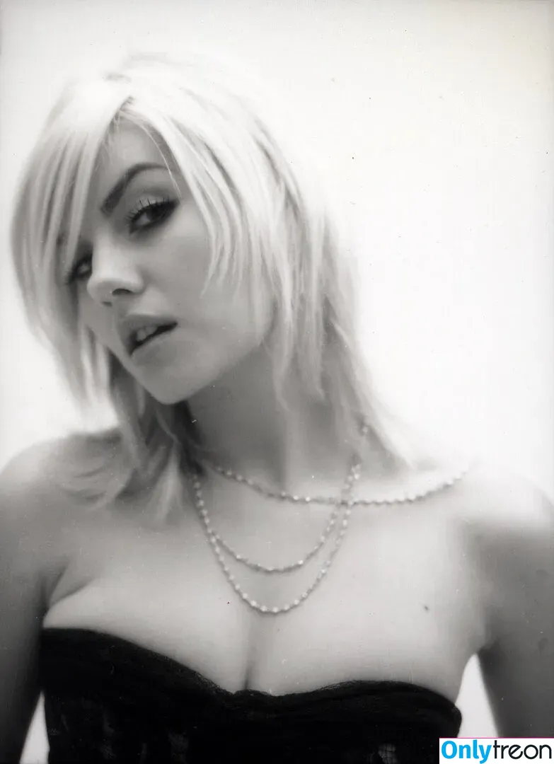 Elisha Cuthbert голая photo #0159 (Girl Next Door / elishaphaneuf)