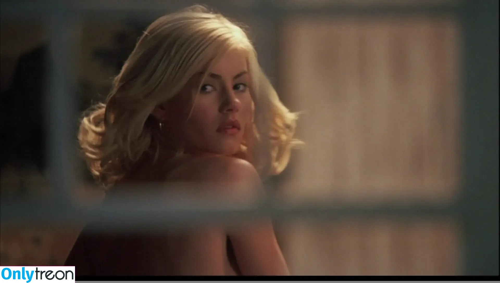 Elisha Cuthbert nude photo #0355 (Girl Next Door / elishaphaneuf)