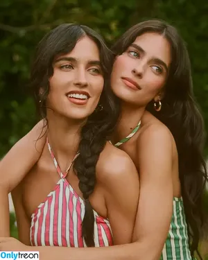 Elisha & Renee Herbert / elisha__h фото голая #0439