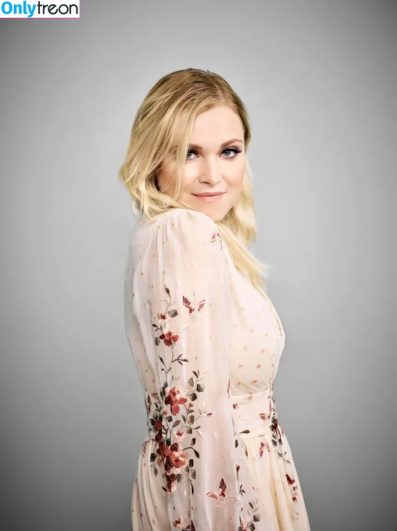 Eliza Taylor nude photo #0051 (elizajaneface)