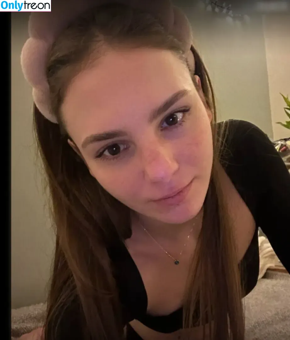 Elizabet / elis_os nude photo #0001 (Elizabet / elis_os)
