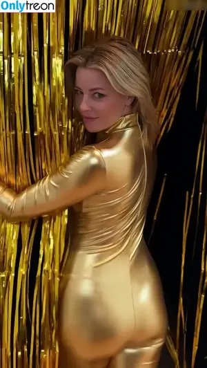 Elizabeth Banks / elizabethbanks nude photo #0252