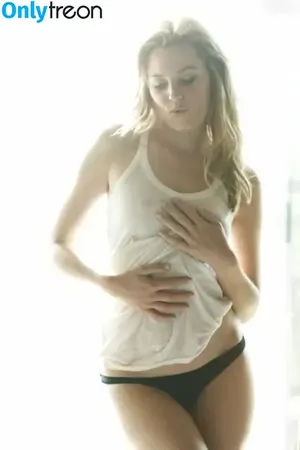 Elizabeth Banks / elizabethbanks nude photo #0272