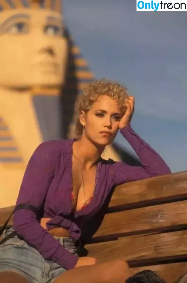 Elizabeth Berkley nude photo #0061 (elizberkley / loveberkley)