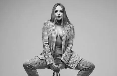 Elizabeth Gillies / lizgillz nude photo #0011