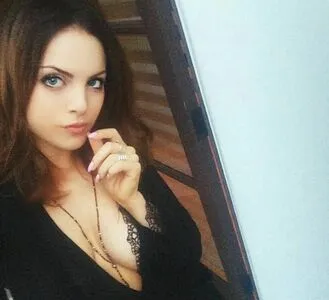 Elizabeth Gillies / lizgillz nude photo #0014