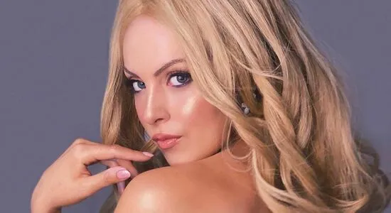 Elizabeth Gillies / lizgillz nude photo #0046