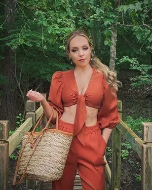 Elizabeth Gillies / lizgillz nude photo #0064