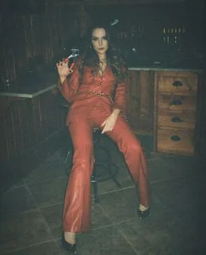 Elizabeth Gillies / lizgillz nude photo #0065