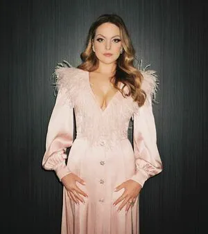 Elizabeth Gillies / lizgillz nude photo #0072