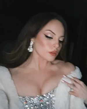 Elizabeth Gillies / lizgillz фото голая #0337