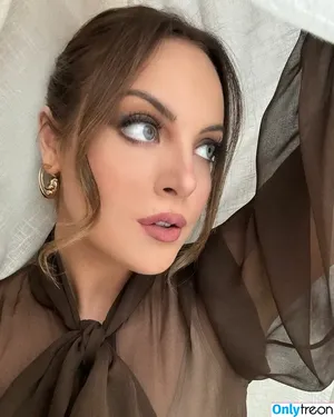 Elizabeth Gillies / lizgillz nude photo #0397