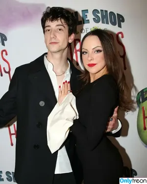 Elizabeth Gillies / lizgillz nude photo #0408