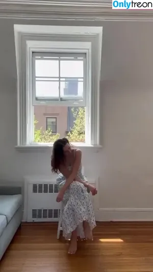 Elizabeth Gillies / lizgillz nude photo #0480