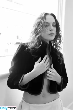 Elizabeth Gillies / lizgillz nude photo #0491