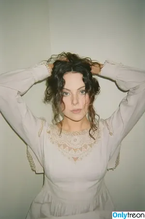 Elizabeth Gillies / lizgillz nude photo #0497
