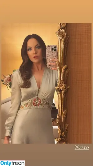 Elizabeth Gillies / lizgillz nude photo #0500