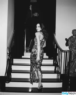 Elizabeth Gillies / lizgillz nude photo #0526