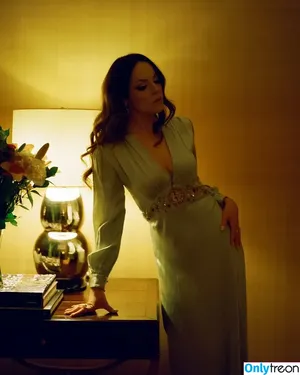 Elizabeth Gillies / lizgillz nude photo #0530