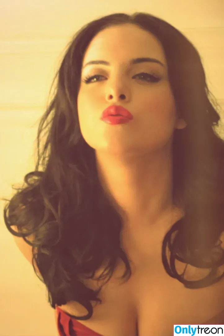 Elizabeth Gillies голая photo #0026 (lizgillz)