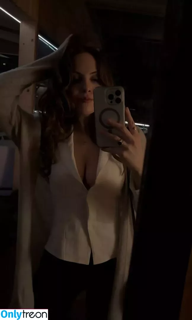 Elizabeth Gillies nude photo #0166 (lizgillz)